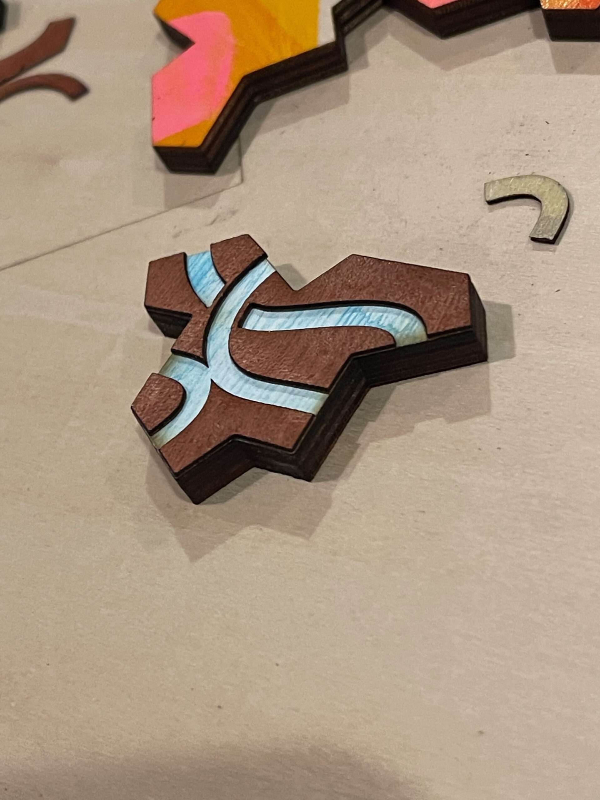 Close-up of a single Einstein tile showing layered road construction